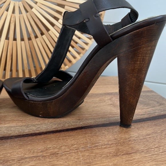 Burberry brown leather studded T-strap sandal - Picture 13 of 17